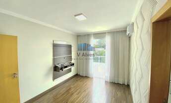 Imagem 2: Excelente casa, com espaço gourmet, 4 quartos. À venda, em condomínio fechado!