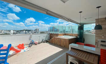 Imagem 2: Cobertura com deck de madeira e hidromassagem, 4 quartos, 2 vagas, 177m². À venda, no bair