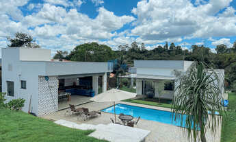 Imagem: Casa alto padrão com 185m² de área construída