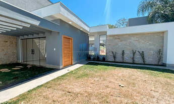 Imagem 2: Casa de alto padrão, com 176,23m² de área construída, 3 quartos sendo 1 suíte, piscina, ch