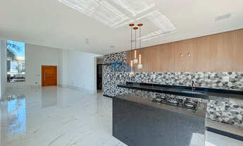 Imagem 7: Casa de alto padrão, com 176,23m² de área construída, 3 quartos sendo 1 suíte, piscina, ch