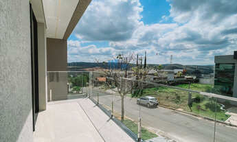 Imagem 2: Casa de alto padrão, com 330m² de área construída, 4 quartos sendo 3 suítes, piscina aquec