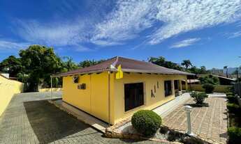 Imagem: Linda casa com piscina no Bairro dos Estados
