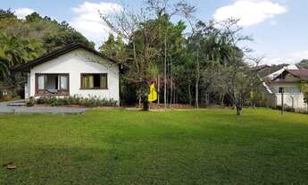 Imagem 2: Casa com amplo terreno