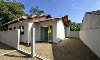 Imagem: Casa á venda com 3 dormitórios no bairro