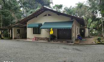 Imagem: Casa localizada no Bairro Araponguinhas