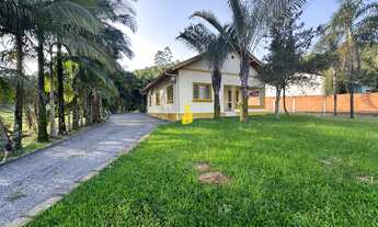 Imagem: Casa Espaçosa com 3 Dormitórios e Terreno