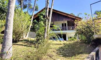 Imagem: Casa com uma lista vista para a barragem