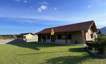 Imagem: LINDA CASA COM AMPLO TERRENO NA CIDADE DE