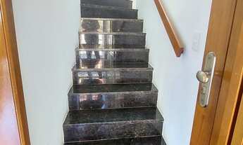 Imagem 2: Sobrado-Padrao-para-Venda-em-Jardim-Sao-Pedro-Porto-Alegre-RS, 3 dormitórios na Avenida Pe