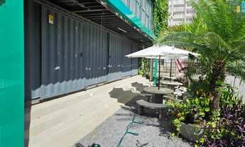 Imagem 2: SIQUEIRA ALUGA: LOJA/SALA TÉRREA COM 18m² COM ÁREA EXTERNA COM MESAS E CADEIRAS NA TORRE