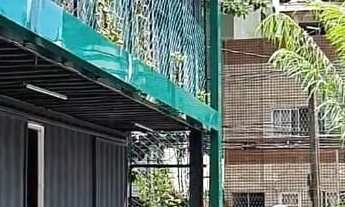 Imagem 5: SIQUEIRA ALUGA: LOJA/SALA TÉRREA COM 18m² COM ÁREA EXTERNA COM MESAS E CADEIRAS NA TORRE