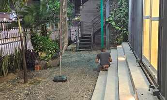 Imagem 4: SIQUEIRA ALUGA: LOJA/SALA TÉRREA COM 18m² COM ÁREA EXTERNA COM MESAS E CADEIRAS NA TORRE