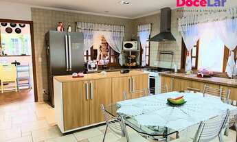 Imagem 2: Sobrado, 3 dormitórios, 3 suíte, 3 banheiro, 4 vagas na garagem, 240M² de Área Construída