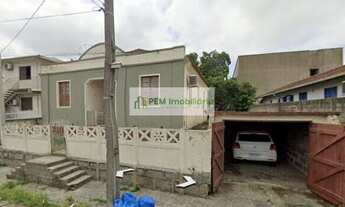 Imagem: Amplo terreno com frente para duas ruas