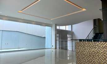 Imagem 2: Casa com 536m², 4 suítes, 5 vagas de garagem, piscina e área de lazer no Vila Solaia