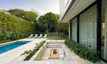 Imagem 2: Mansão de Alto Padrão no Residencial 2 – 5 Suítes e Lazer Completo