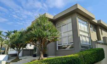 Imagem: Casa com 750m², 4 suítes, 5 vagas, piscina