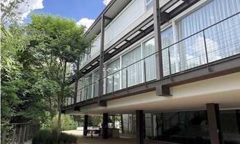 Imagem 2: Casa com 890m², 4 suítes, sala de TV e projeto sustentável no Melville