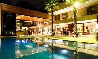 Imagem: Casa com 1.600m², 12 vagas de garagem