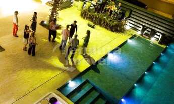 Imagem 2: Casa com 1.600m², 12 vagas de garagem, 4 suítes, piscina, SPA e sala de TV no Tamboré 02