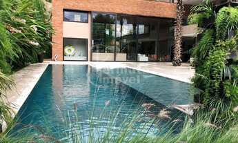 Imagem 5: Casa com 1.600m², 12 vagas de garagem, 4 suítes, piscina, SPA e sala de TV no Tamboré 02