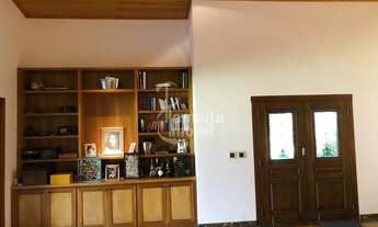 Imagem 4: Casa com 690m², 4 suítes, 4 vagas, casa de caseiro e ampla área verde em Aldeia da Serra