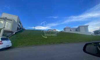 Imagem: Terreno com 964m², em declive e com vista