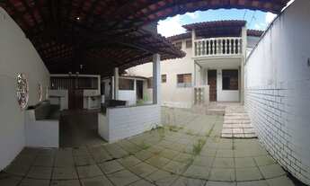 Imagem 2: Casa Residencial de Dois Pavimentos em Estilo Moderno com 3 Quartos e Área de Lazer