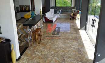 Imagem 3: Casa triplex com vista e saída para o mar