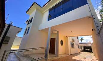 Imagem 3: Sobrado imponente na Rua Rio Grande do Sul, Bairro Cruzeiro - Seu novo lar te espera!