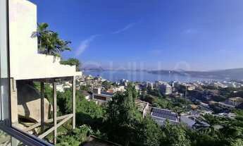 Imagem 2: Casa em Condomínio com 4 quartos e 480m², à venda em Charitas, Niterói/RJ