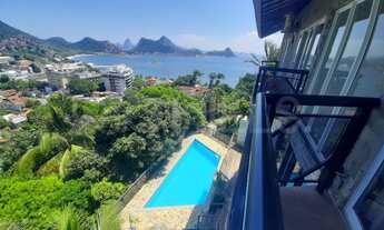 Imagem: Casa em Condomínio, com 5 quartos e 300m²