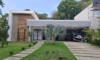 Imagem: Casa em Condomínio com 4 quartos e 240m²