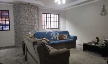 Imagem 5: Sobrado amplo com 3 dormitórios, suíte, área gourmet e quintal gramado – 369m² construídos