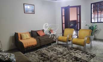 Imagem 4: Sobrado amplo com 3 dormitórios, suíte, área gourmet e quintal gramado – 369m² construídos