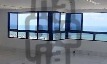 Imagem 2: Apartamento sendo uma cobertura duplex de alto padrão com uma vista incrível do mar