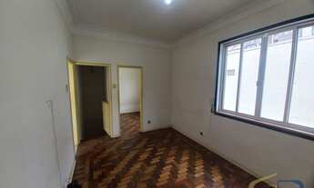 Imagem 2: Magnífica Casa com três quartos, sala, banheiro, área em primeiro andar em ótimo estado