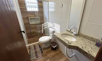 Imagem 5: Próxima ao mar e com piscina enorme