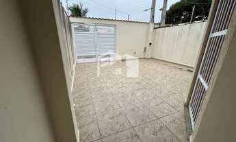 Imagem 3: Próxima ao mar e com piscina enorme