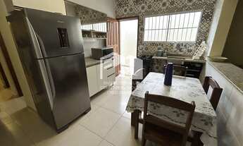 Imagem 4: Próxima ao mar e com piscina enorme