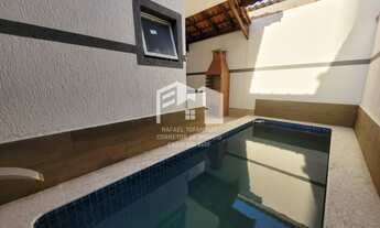 Imagem: Casa com piscina à 100m do mar