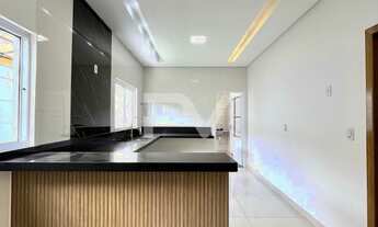 Imagem 3: ???? Casa com localização privilegiada e condições que você não vê todo dia, localizada no