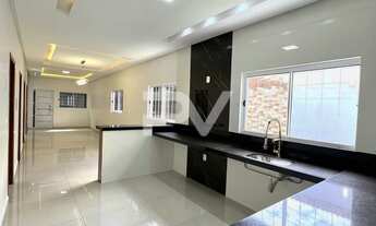 Imagem 6: ???? Casa com localização privilegiada e condições que você não vê todo dia, localizada no