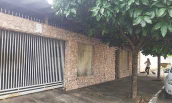 Imagem 2: Casa Térrea - Rua B-4 Setor Bueno, Parte Baixa Bueno