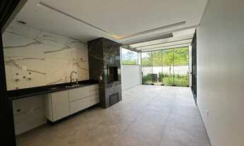 Imagem 4: Casa Alto Padrão com Quintal e Excelente Acabamento - São José/SC