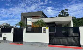 Imagem: Casa Alto Padrão com Quintal e Excelente