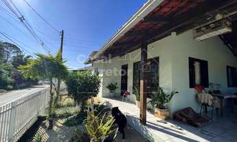 Imagem: LINDA CASA COM TRÊS DORMITÓRIOS E UM AMPLO