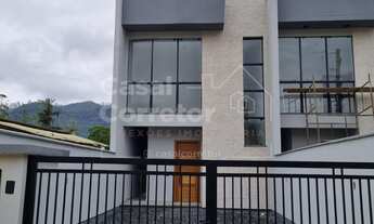 Imagem: CASA COM FACHADA MODERNA E 2 DORMITÓRIOS