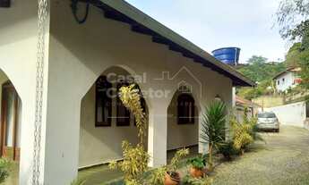 Imagem 1: ESPAÇOSA CASA COM PISCINA E POMAR EM BAIRRO COMPLETO